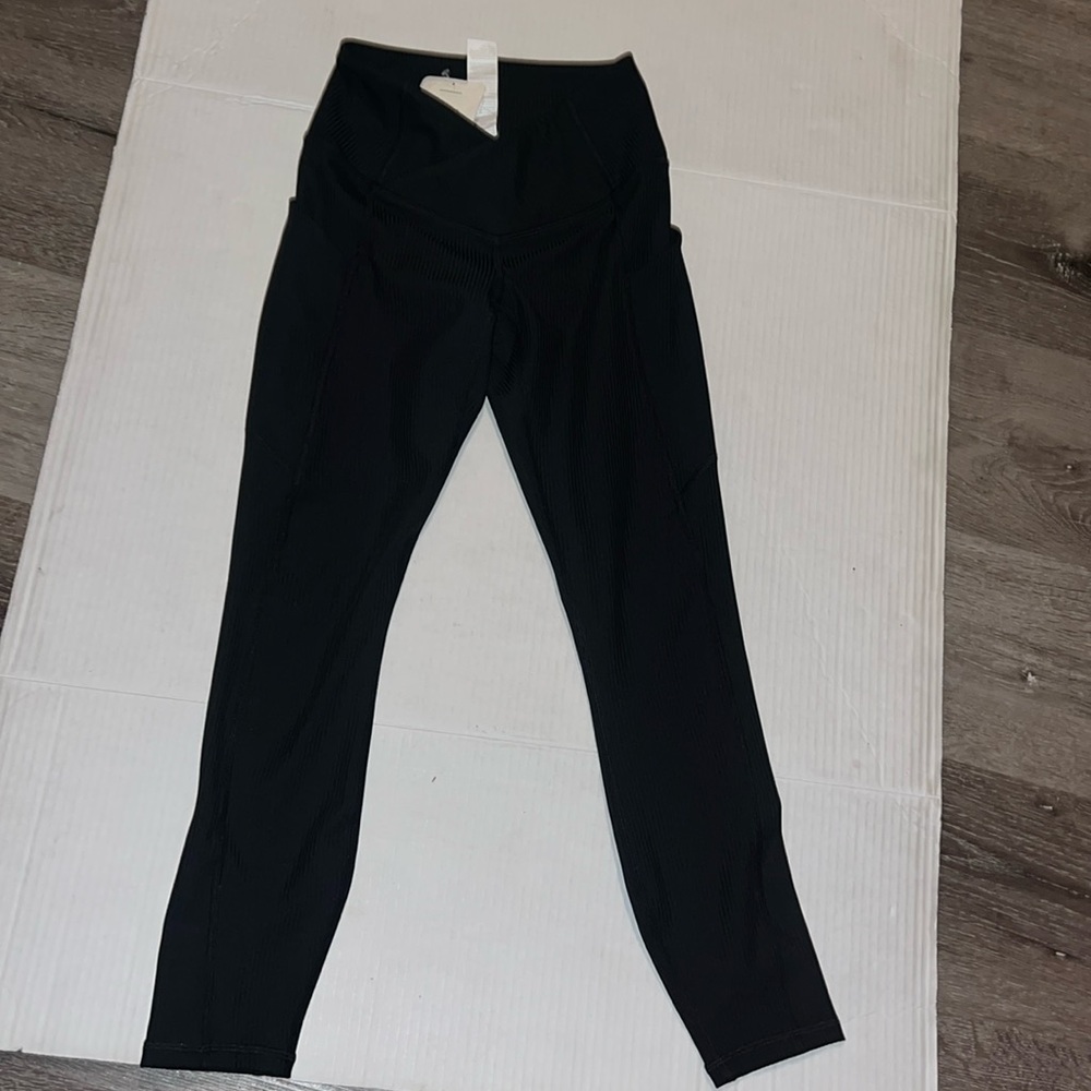 Women’s Fabletics Leggings - Picture 2 of 5